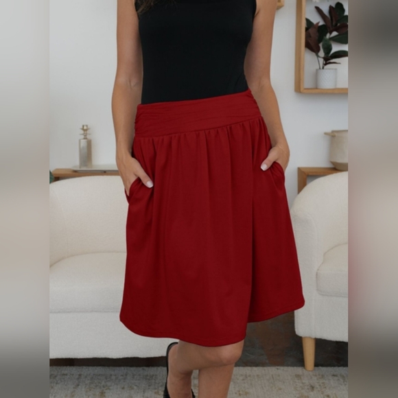 Elastic Waist Skirt with Pockets - Picture 2 of 5